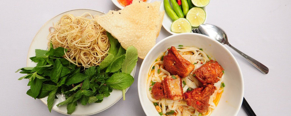 Tour Pháo Hoa Đà Nẵng thưởng thức ẩm thực miền Trung