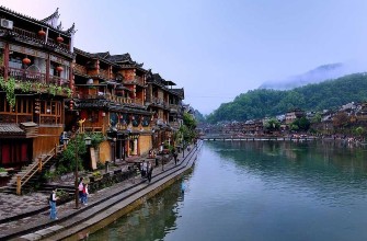 Phượng Hoàng Cổ Trấn từ Đà Nẵng