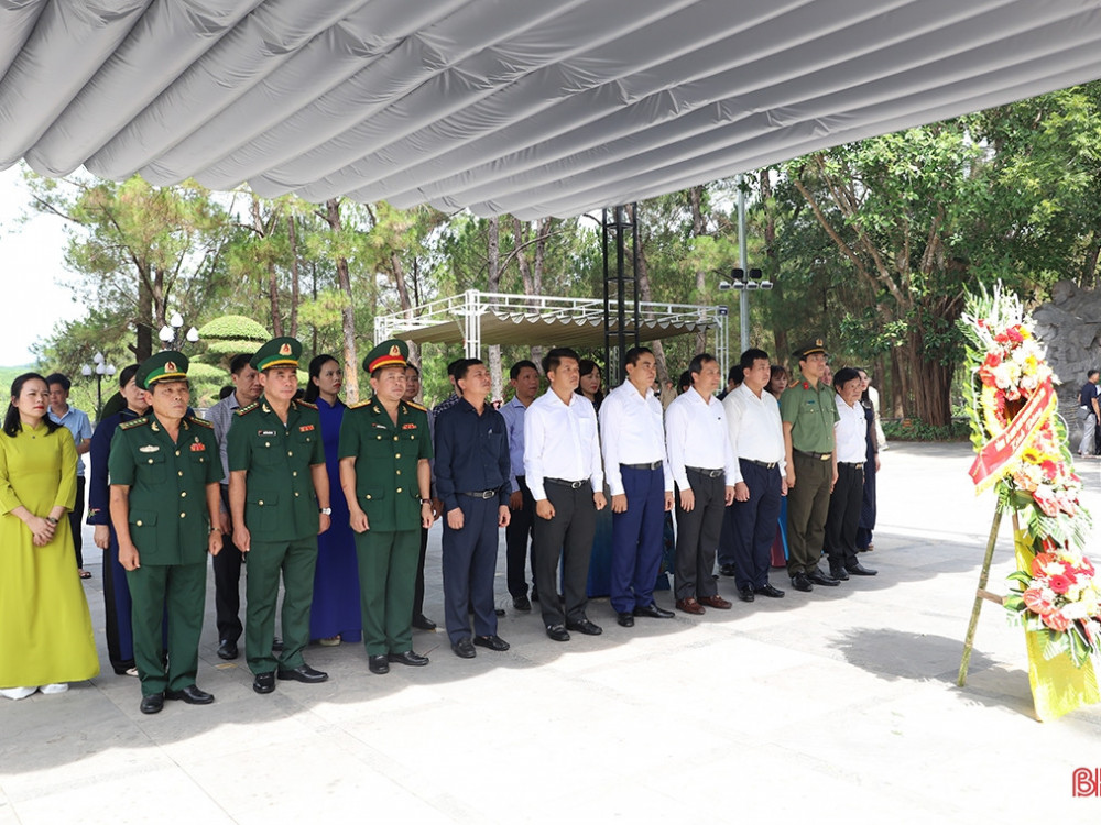 Tour Hành Trình Về Nguồn Đà Nẵng – Địa Đạo Vịnh Mốc – Thành Cổ Quảng Trị (1 Ngày)